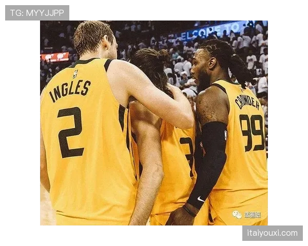 崔家溪昨天又穿了双普通球鞋，感觉他跟赛场上的巨星差远了吧？