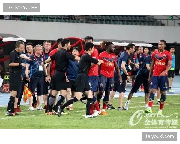 未经许可入场为何可能被出示红牌？规则拆解